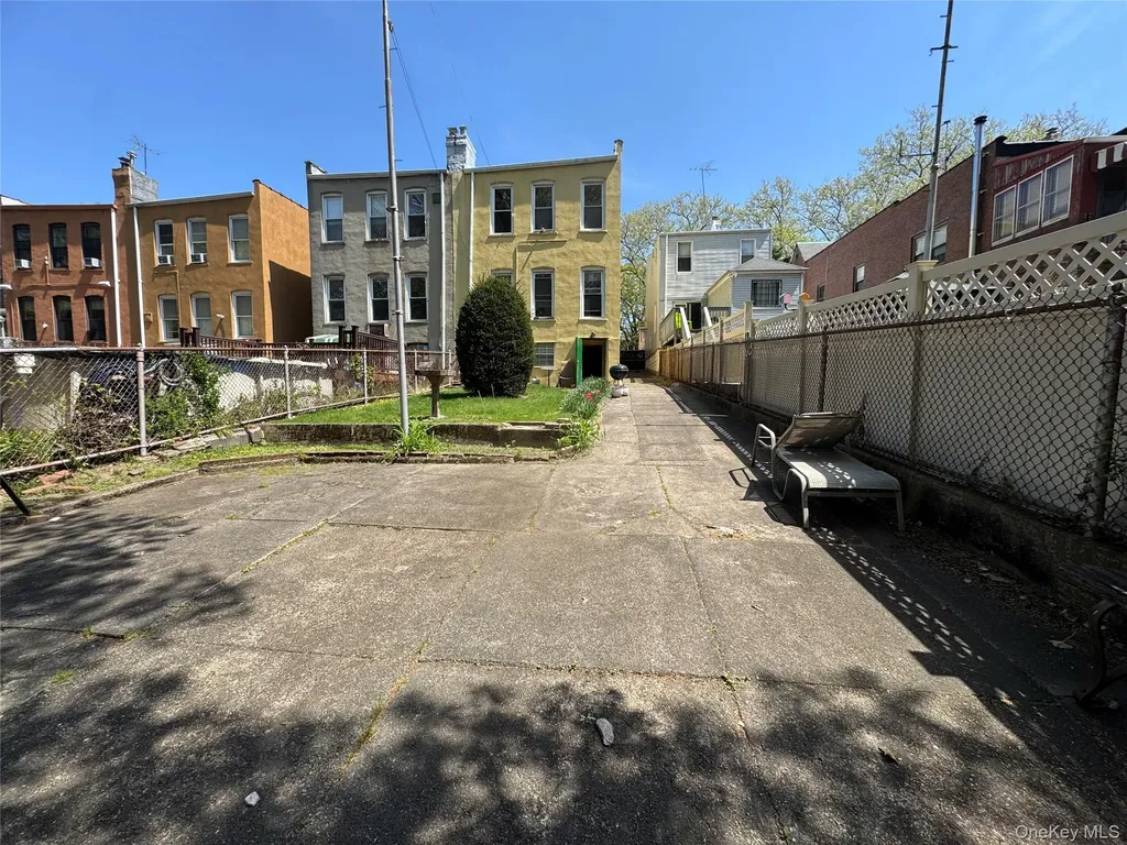 82-72 88th Place Glendale NY 11385