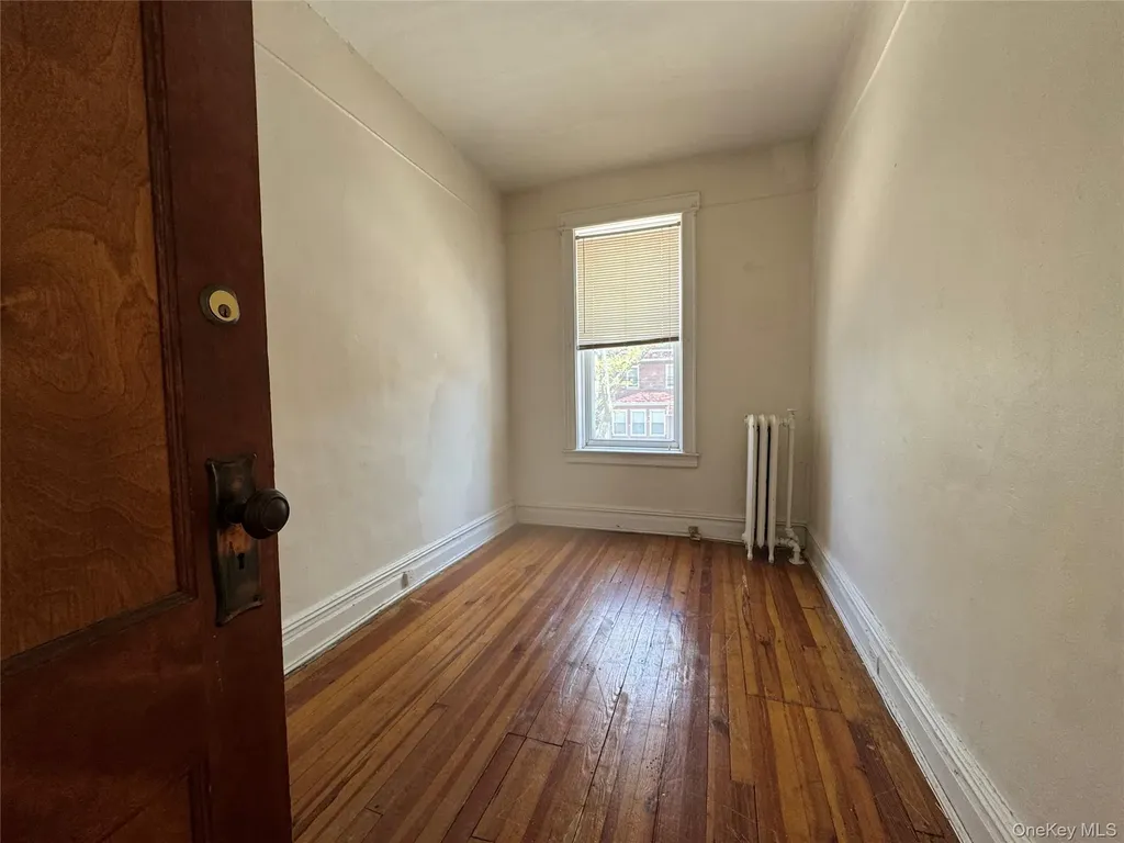 82-72 88th Place Glendale NY 11385