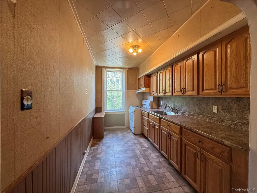 82-72 88th Place Glendale NY 11385