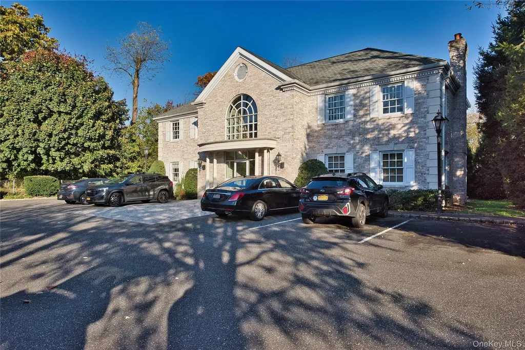 330 Willis Avenue Roslyn Heights NY 11577