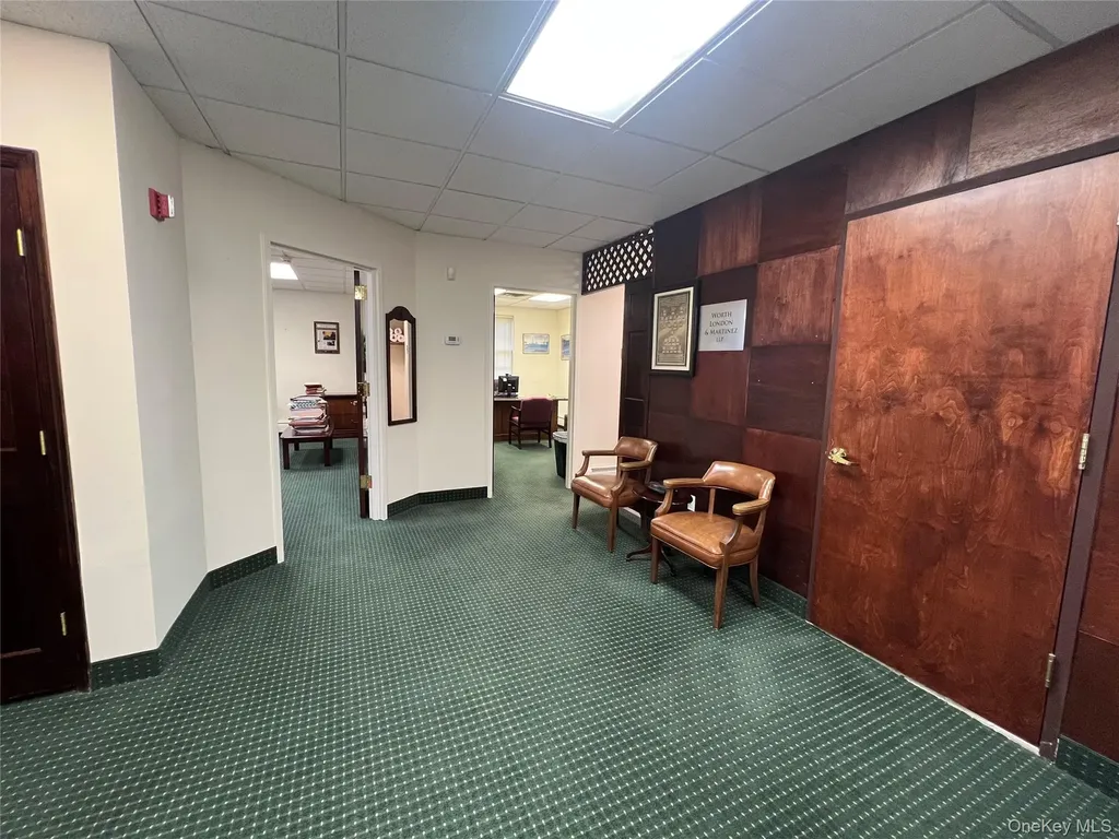 330 Willis Avenue Roslyn Heights NY 11577