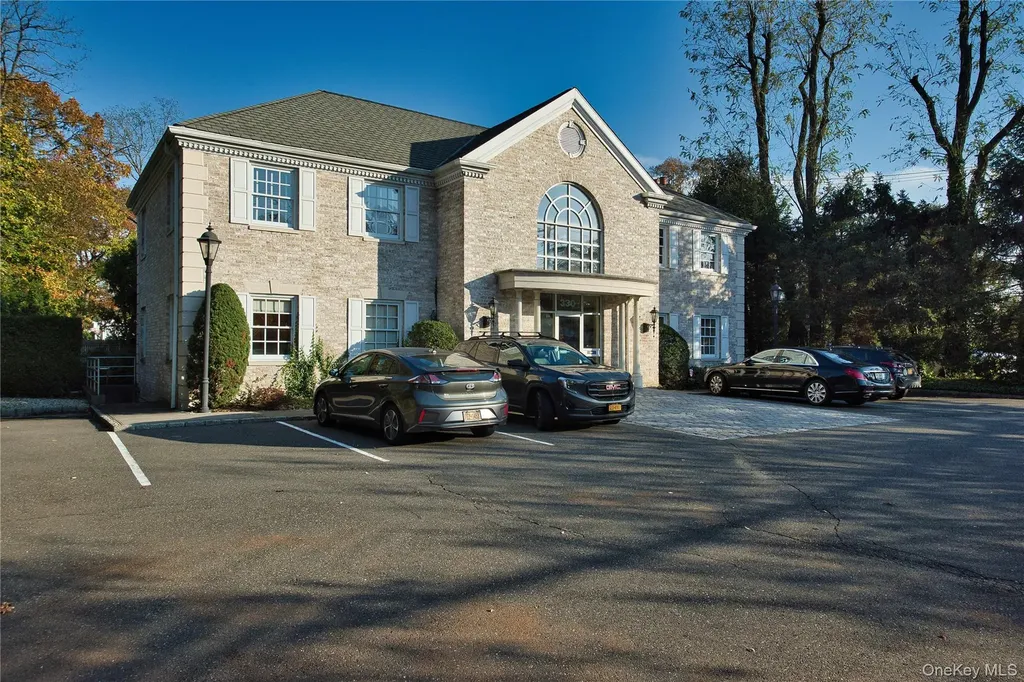 330 Willis Avenue Roslyn Heights NY 11577