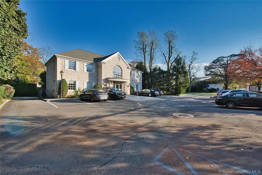330 Willis Avenue Roslyn Heights NY 11577
