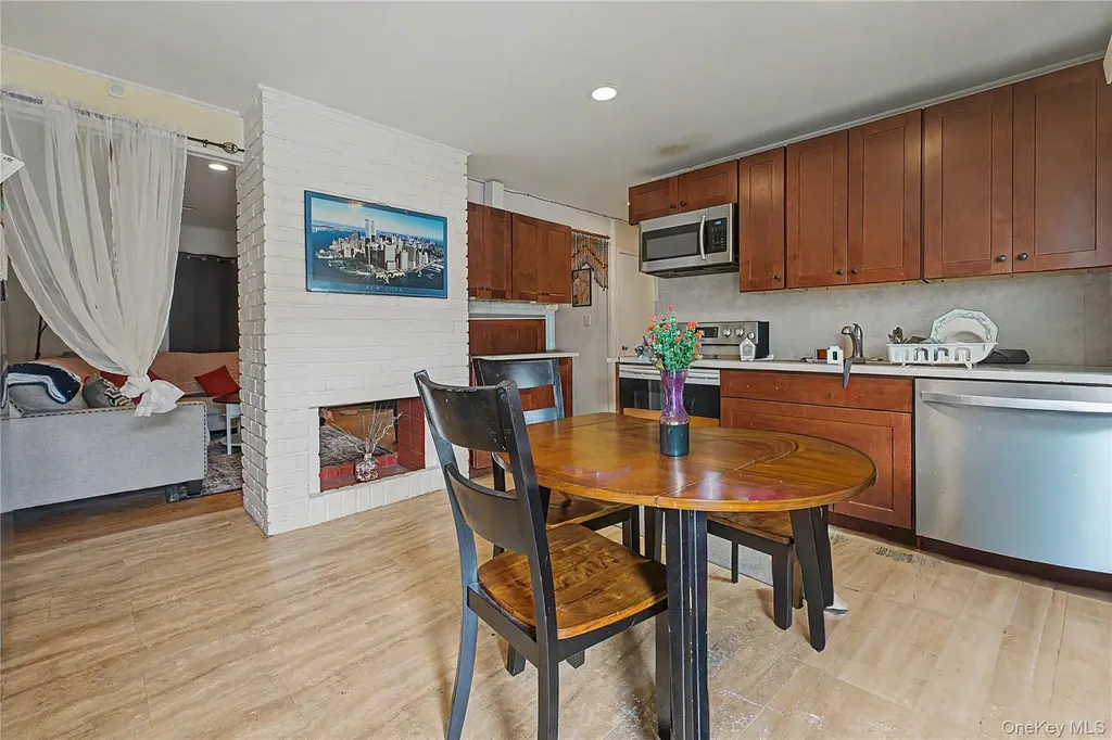 35 Meeting Lane Hicksville NY 11801