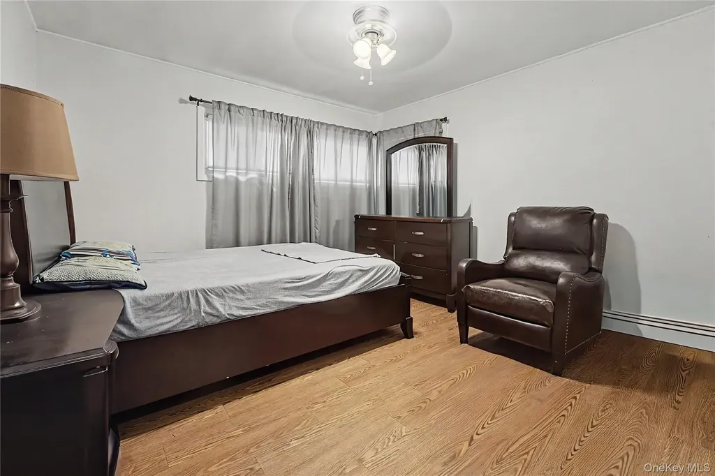 35 Meeting Lane Hicksville NY 11801
