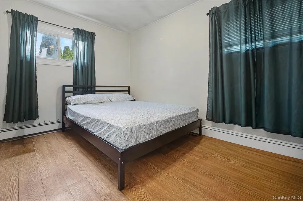 35 Meeting Lane Hicksville NY 11801