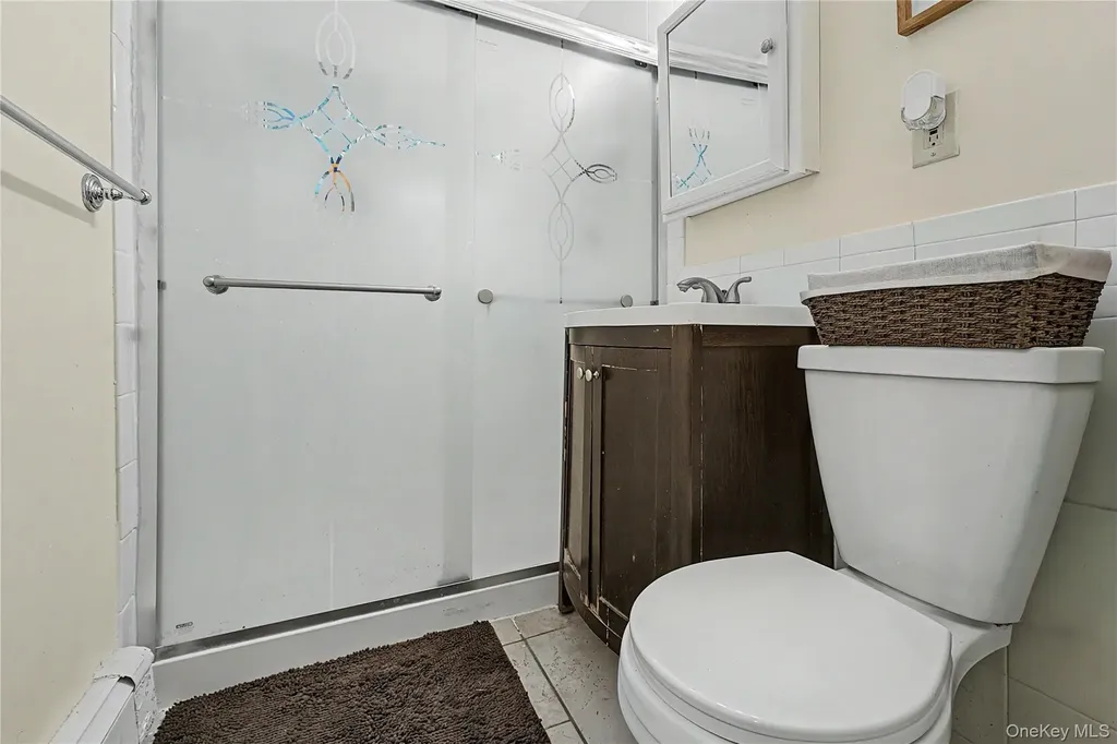 35 Meeting Lane Hicksville NY 11801