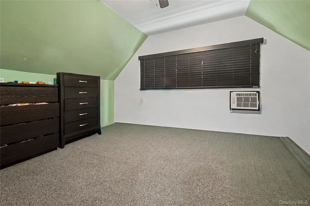 35 Meeting Lane Hicksville NY 11801
