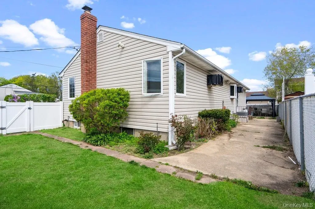 101 Sexton Road West Babylon NY 11704