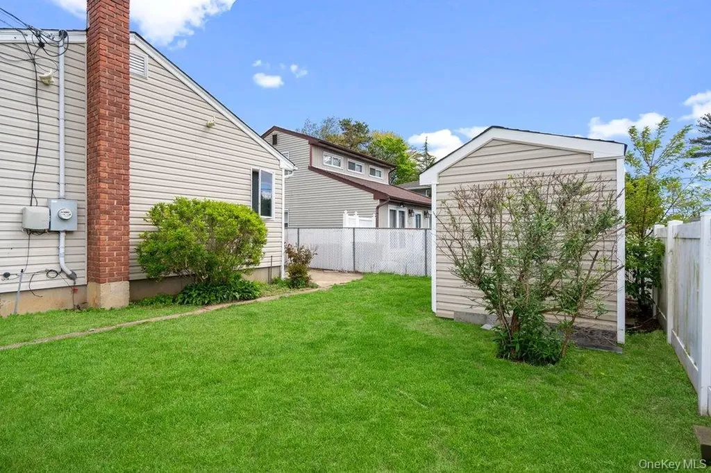 101 Sexton Road West Babylon NY 11704