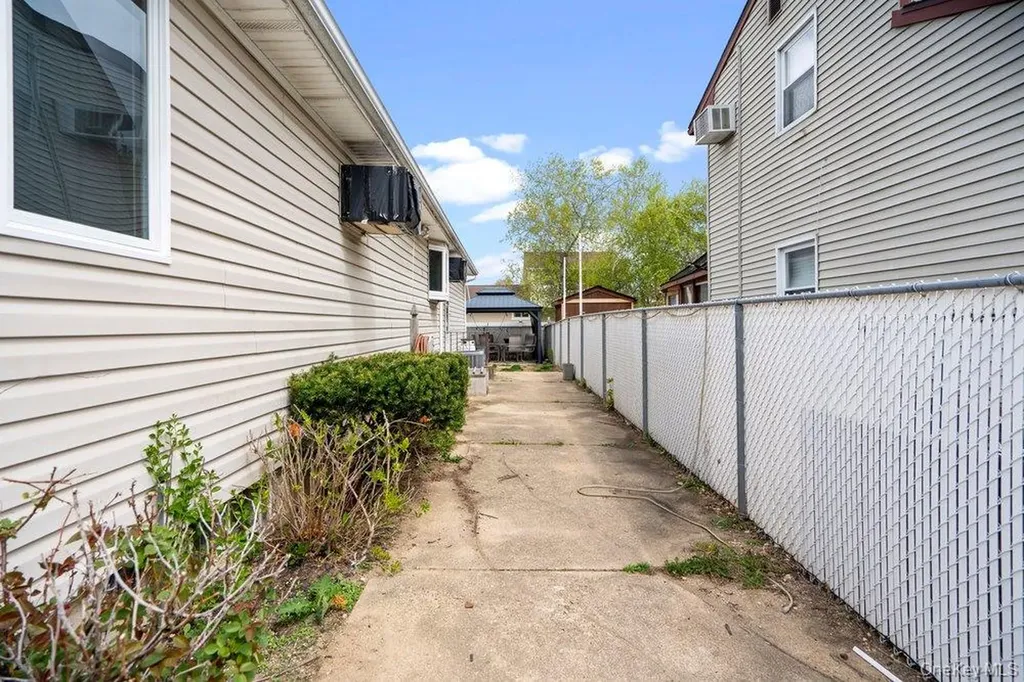 101 Sexton Road West Babylon NY 11704