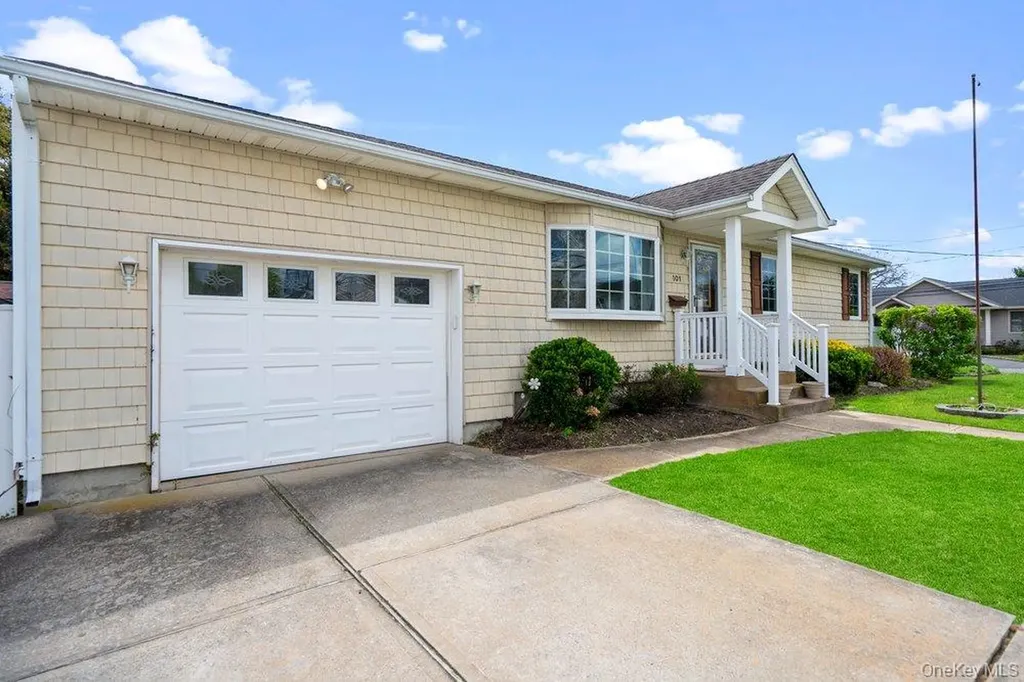 101 Sexton Road West Babylon NY 11704