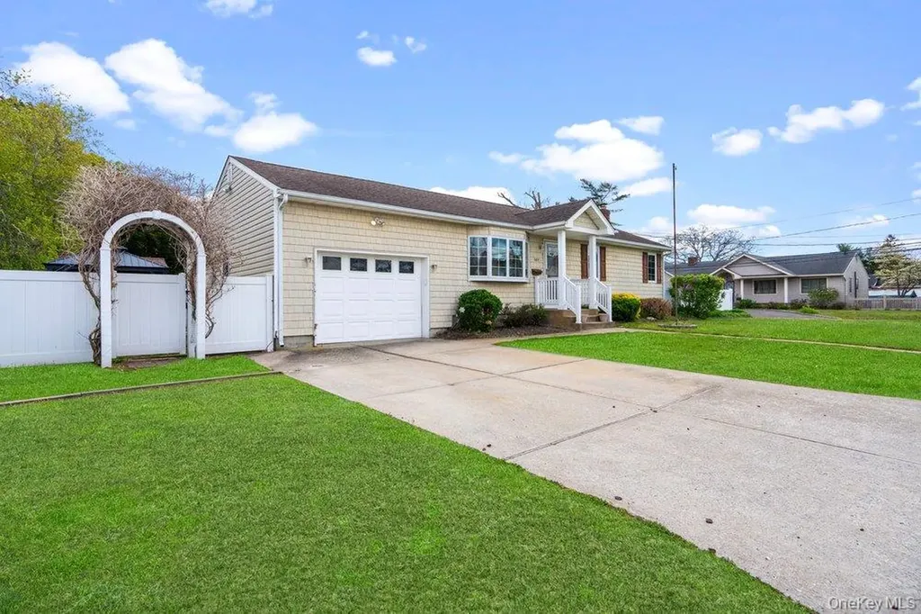 101 Sexton Road West Babylon NY 11704