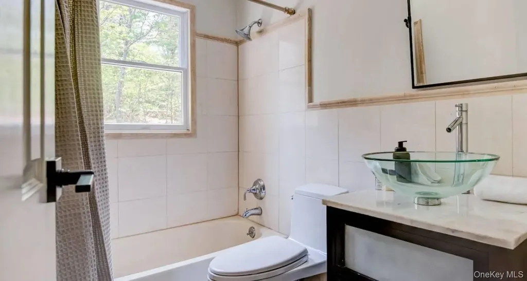 36 Charla Drive Southampton NY 11968