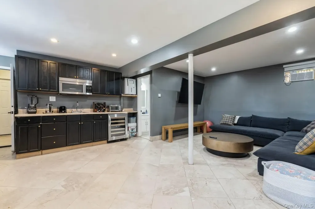 36 Charla Drive Southampton NY 11968