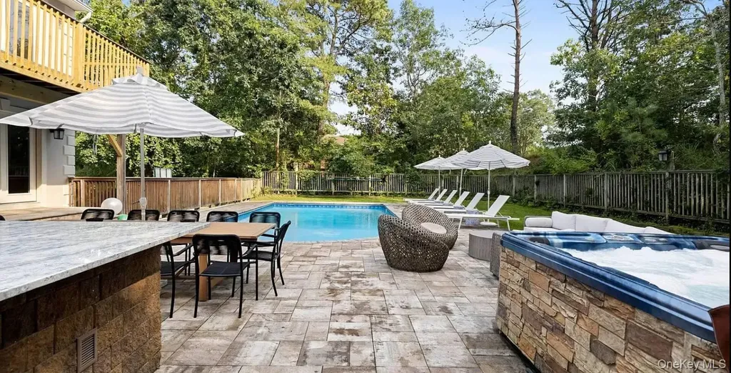 36 Charla Drive Southampton NY 11968