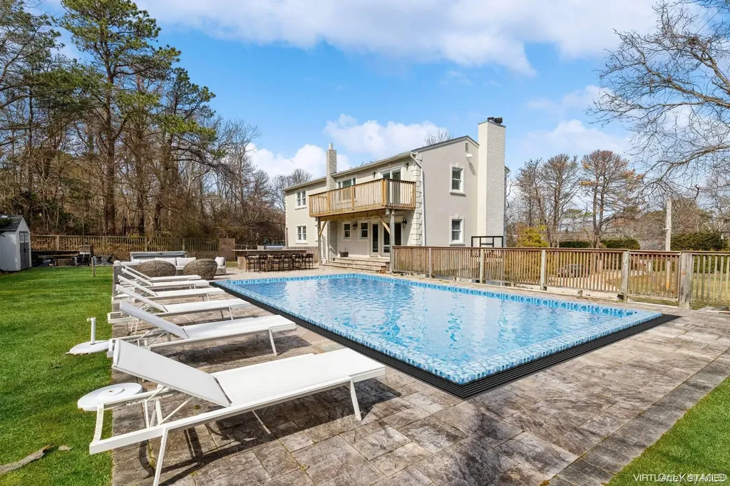 36 Charla Drive Southampton NY 11968