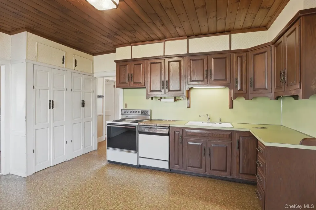 3408 Us Highway 209 Stone Ridge NY 12484