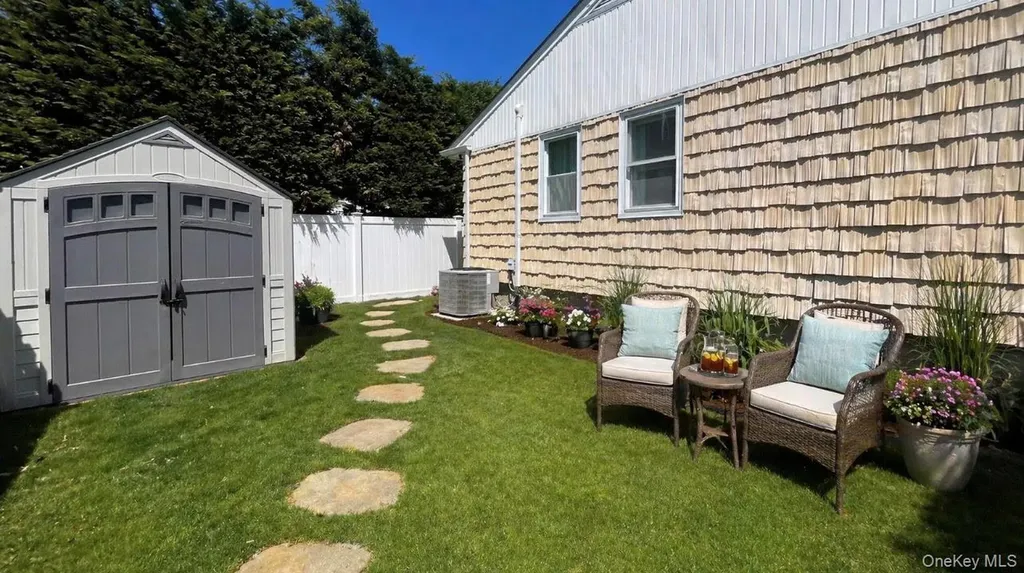 6 Curlew Place Massapequa NY 11758