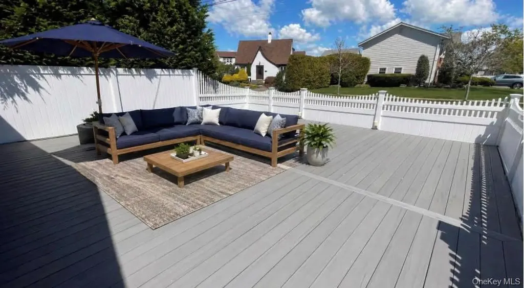 6 Curlew Place Massapequa NY 11758