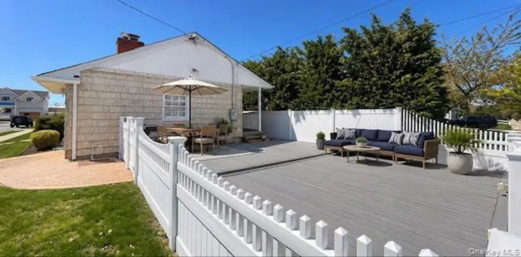 6 Curlew Place Massapequa NY 11758