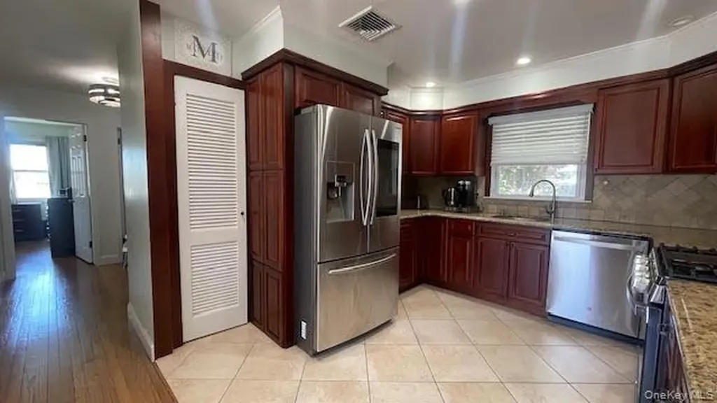 6 Curlew Place Massapequa NY 11758