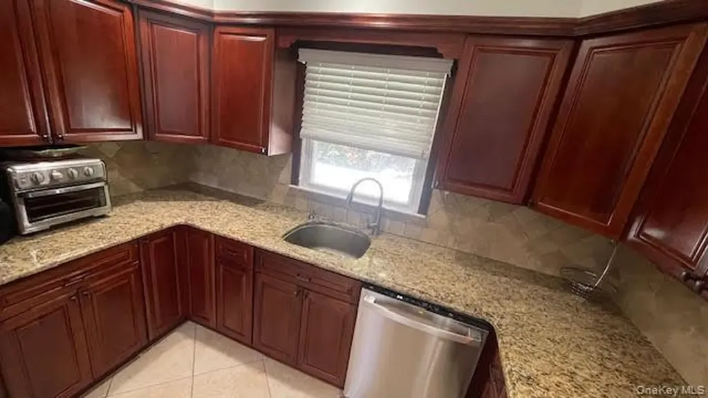 6 Curlew Place Massapequa NY 11758