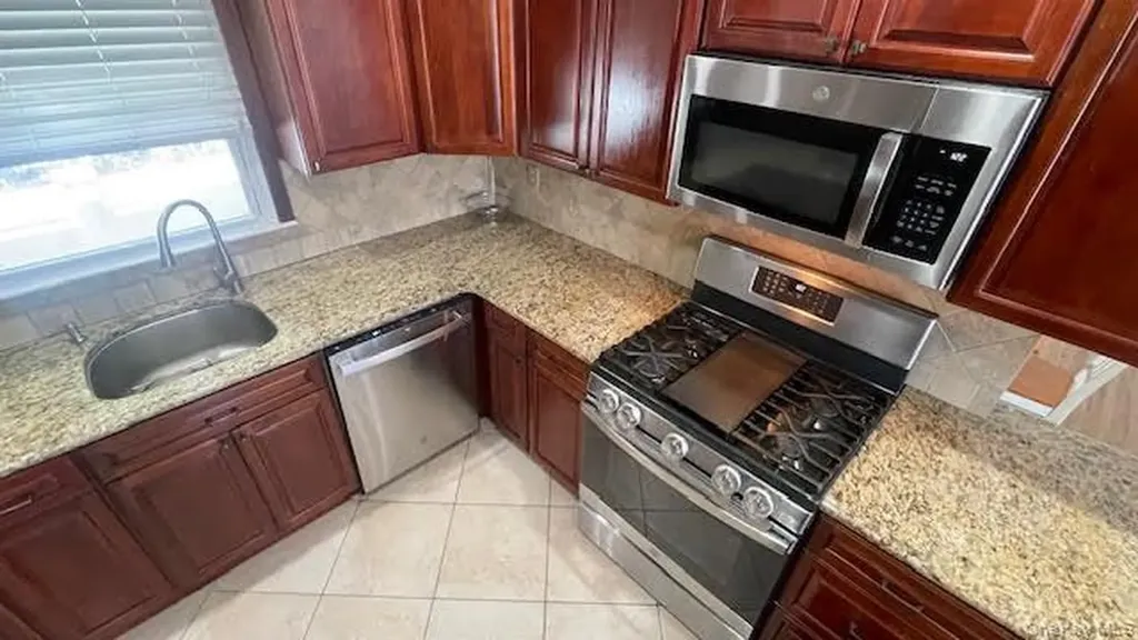 6 Curlew Place Massapequa NY 11758