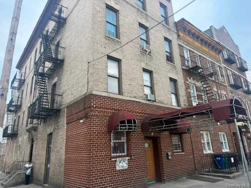 2476 Arthur Avenue Bronx NY 10458