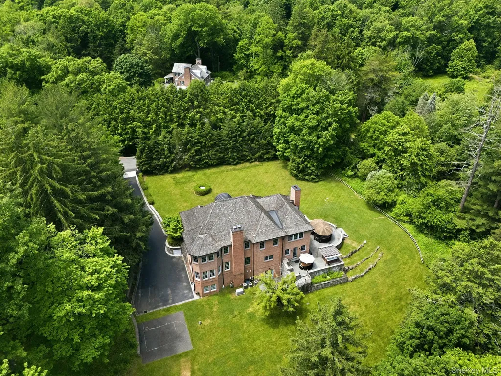 2 Heathcote Drive Mount Kisco NY 10549