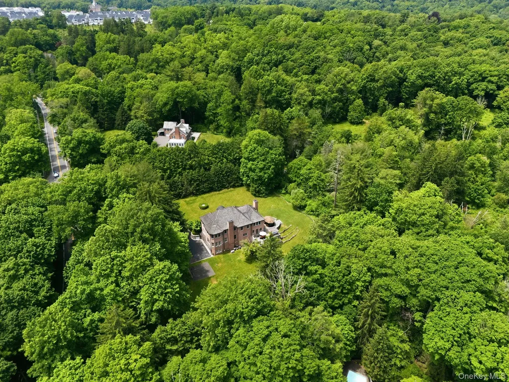 2 Heathcote Drive Mount Kisco NY 10549