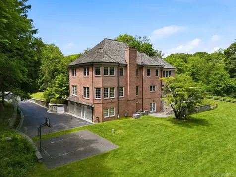 2 Heathcote Drive Mount Kisco NY 10549