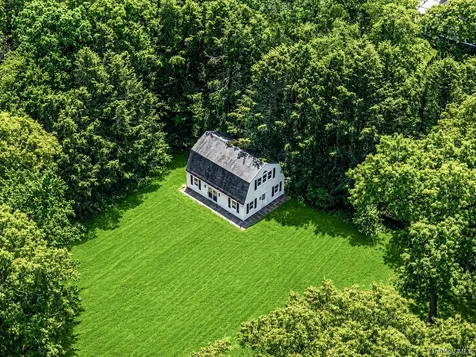 2068 Lansing Place Muttontown NY 11791