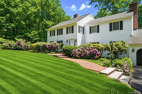 2068 Lansing Place Muttontown NY 11791