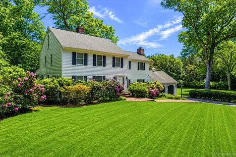2068 Lansing Place Muttontown NY 11791