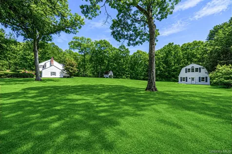 2068 Lansing Place Muttontown NY 11791