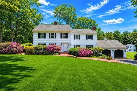 2068 Lansing Place Muttontown NY 11791
