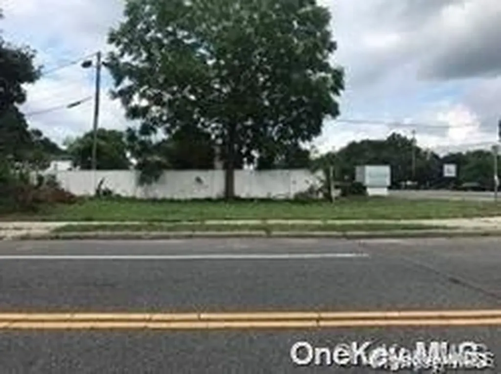 23 N Evergreen Drive Selden NY 11784