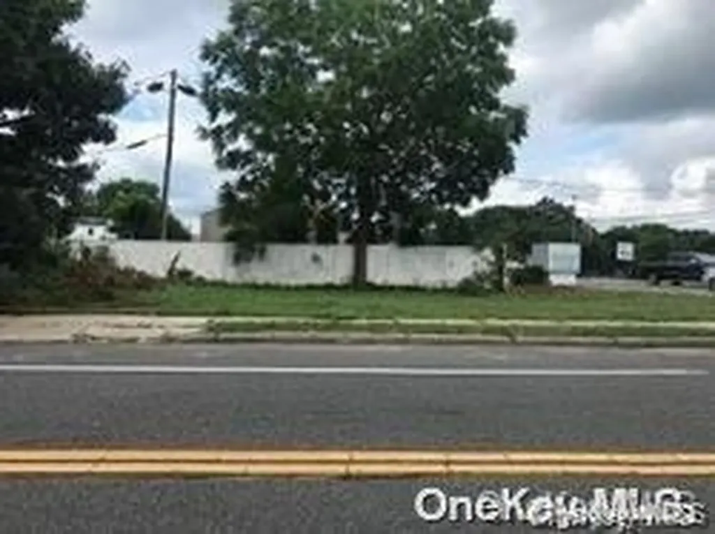 23 N Evergreen Drive Selden NY 11784