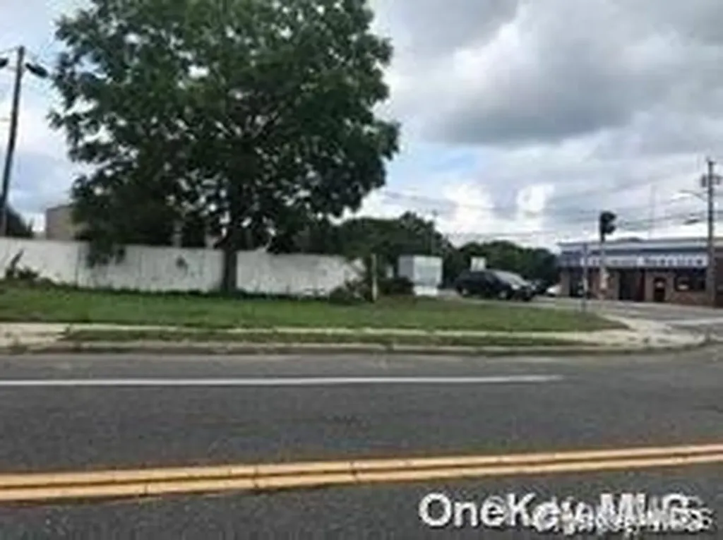 23 N Evergreen Drive Selden NY 11784