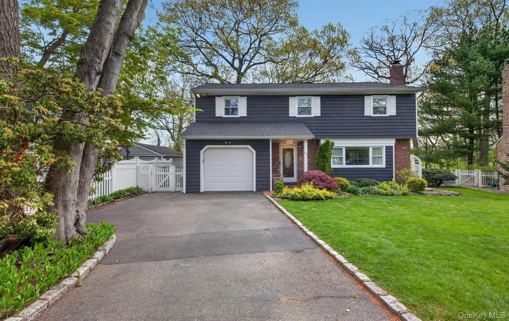 17 Hillcrest Drive Glen Head NY 11545