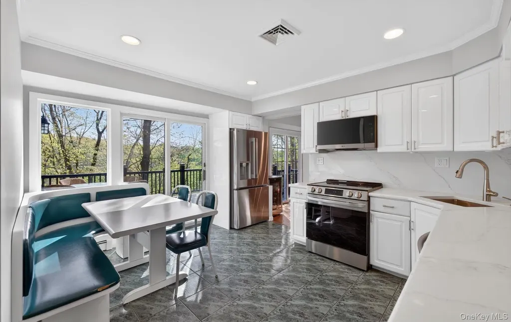 17 Hillcrest Drive Glen Head NY 11545