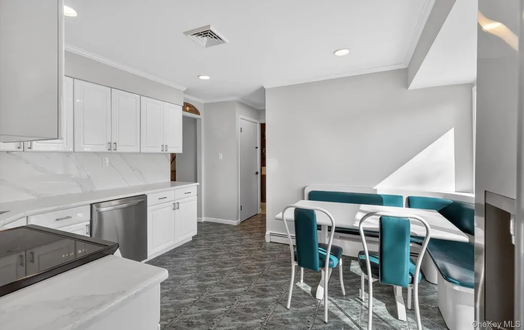 17 Hillcrest Drive Glen Head NY 11545