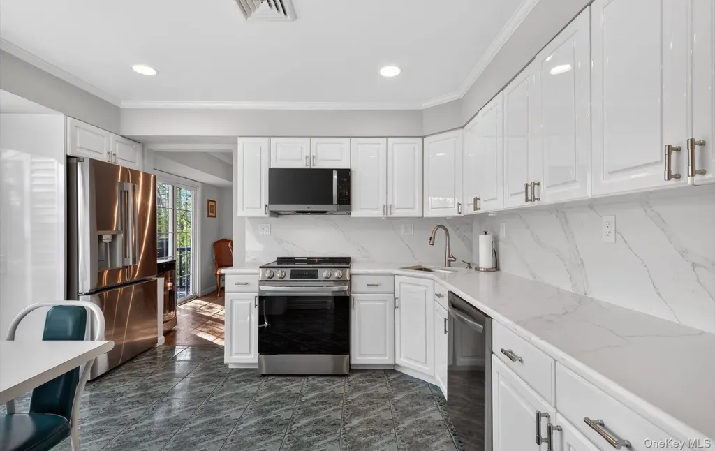 17 Hillcrest Drive Glen Head NY 11545