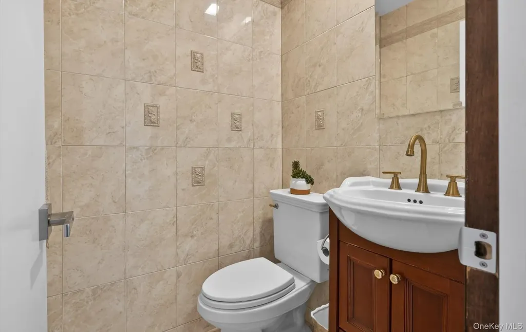 17 Hillcrest Drive Glen Head NY 11545