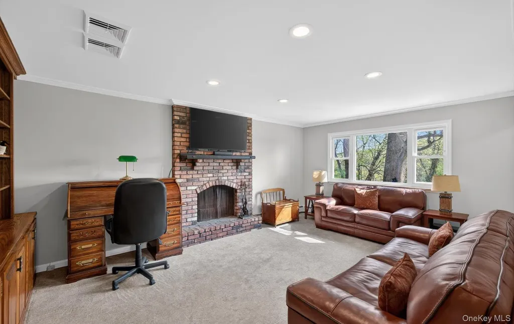 17 Hillcrest Drive Glen Head NY 11545