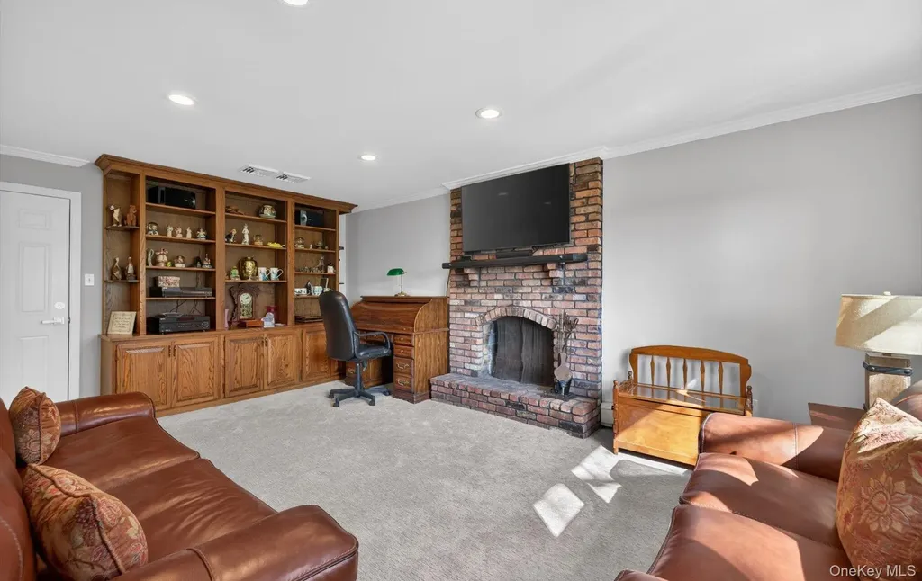 17 Hillcrest Drive Glen Head NY 11545