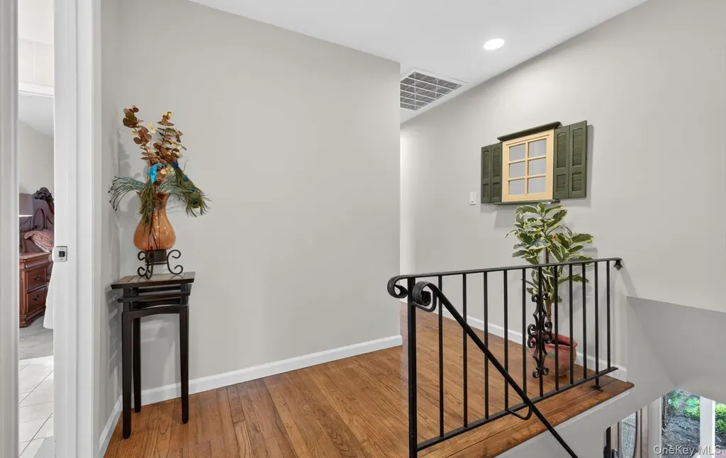 17 Hillcrest Drive Glen Head NY 11545