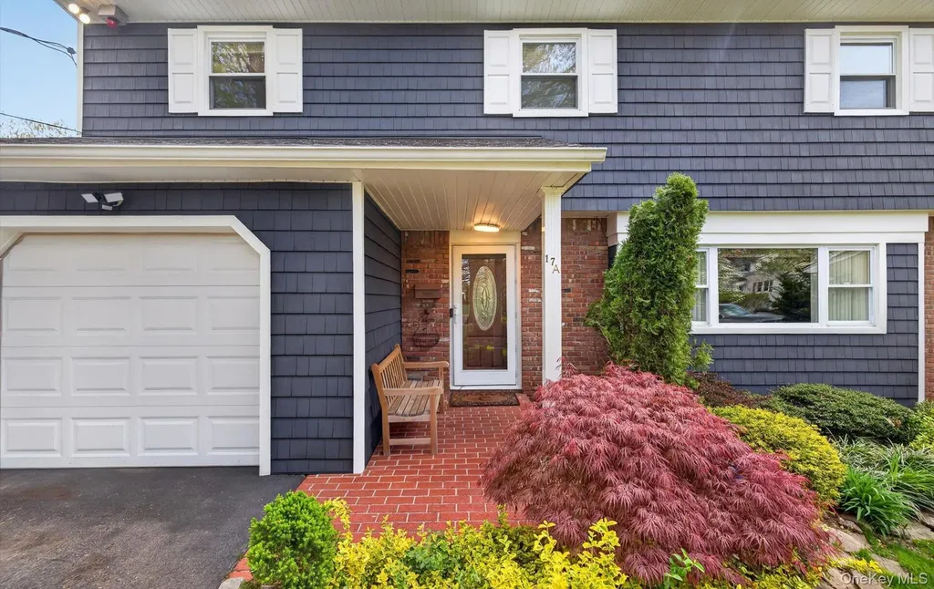 17 Hillcrest Drive Glen Head NY 11545