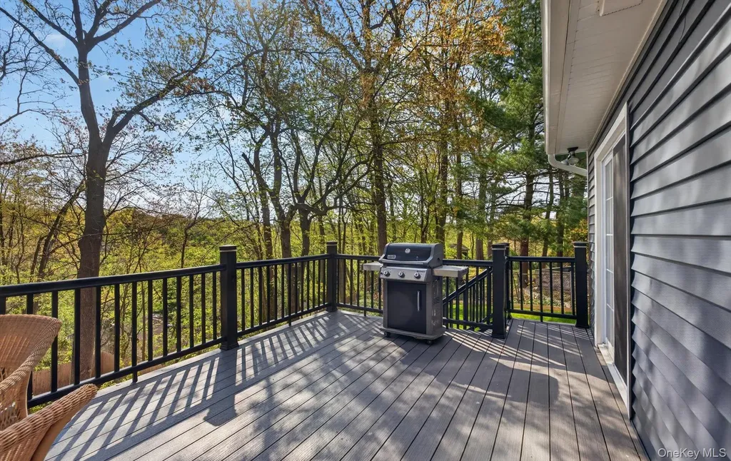 17 Hillcrest Drive Glen Head NY 11545